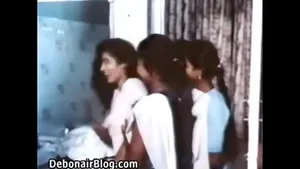 Baise indienne sous la douche - Couple amateur mouillé