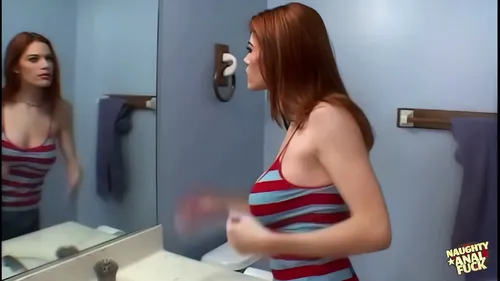 MILF aux gros seins baisée en trio avec double pénétration